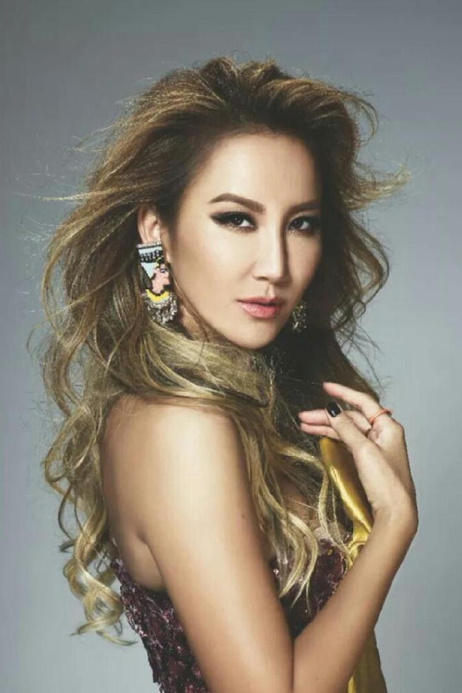 Coco Lee medium