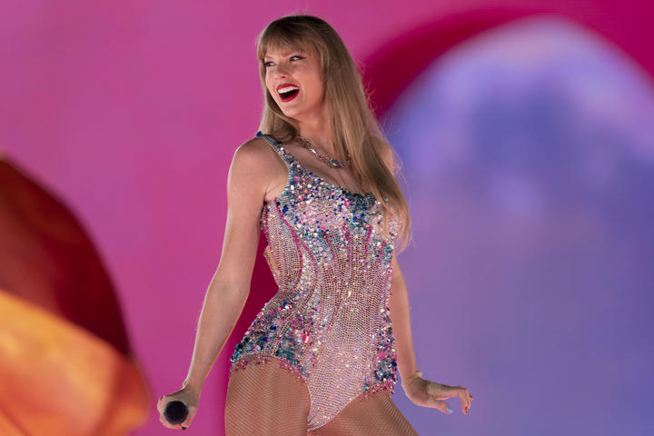 Tailor Swift small