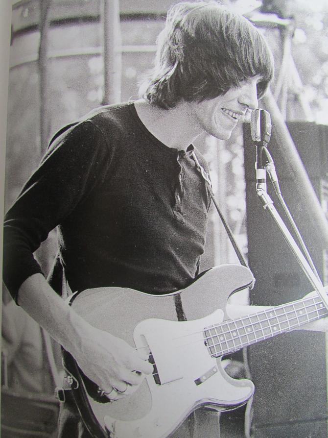 Roger Waters medium